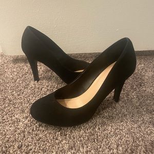 Kelly & Katie black round toe heels - like new